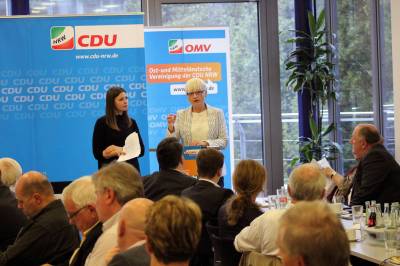 Forum 2: Deutsche Sprache in Polen - Karriereturbo und wirtschaftlicher Standortfaktor? Beata Czech im Gesprch mit Anika Schiemann